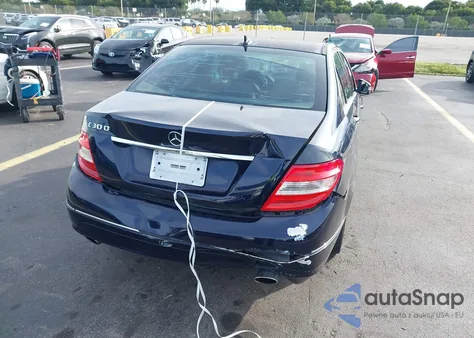 2010 Mercedes-Benz C 300 Luxury/Sport из США, поврежденный, VIN WDDGF5EB9AF463022